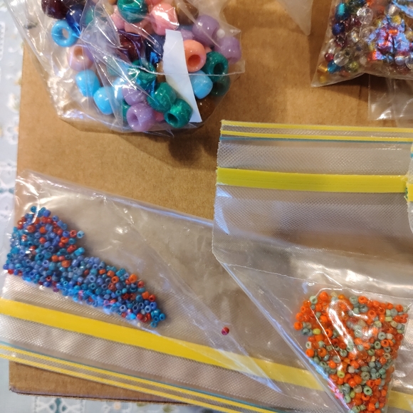 🖐️3/$15🖐️Many Beads, many colors - Picture 3 of 6